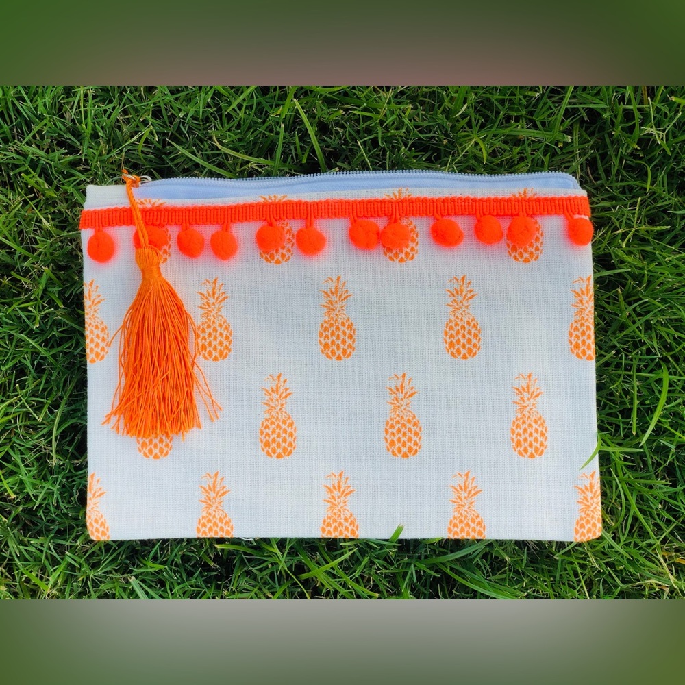 NWT! Zippered Pineapple Pouch